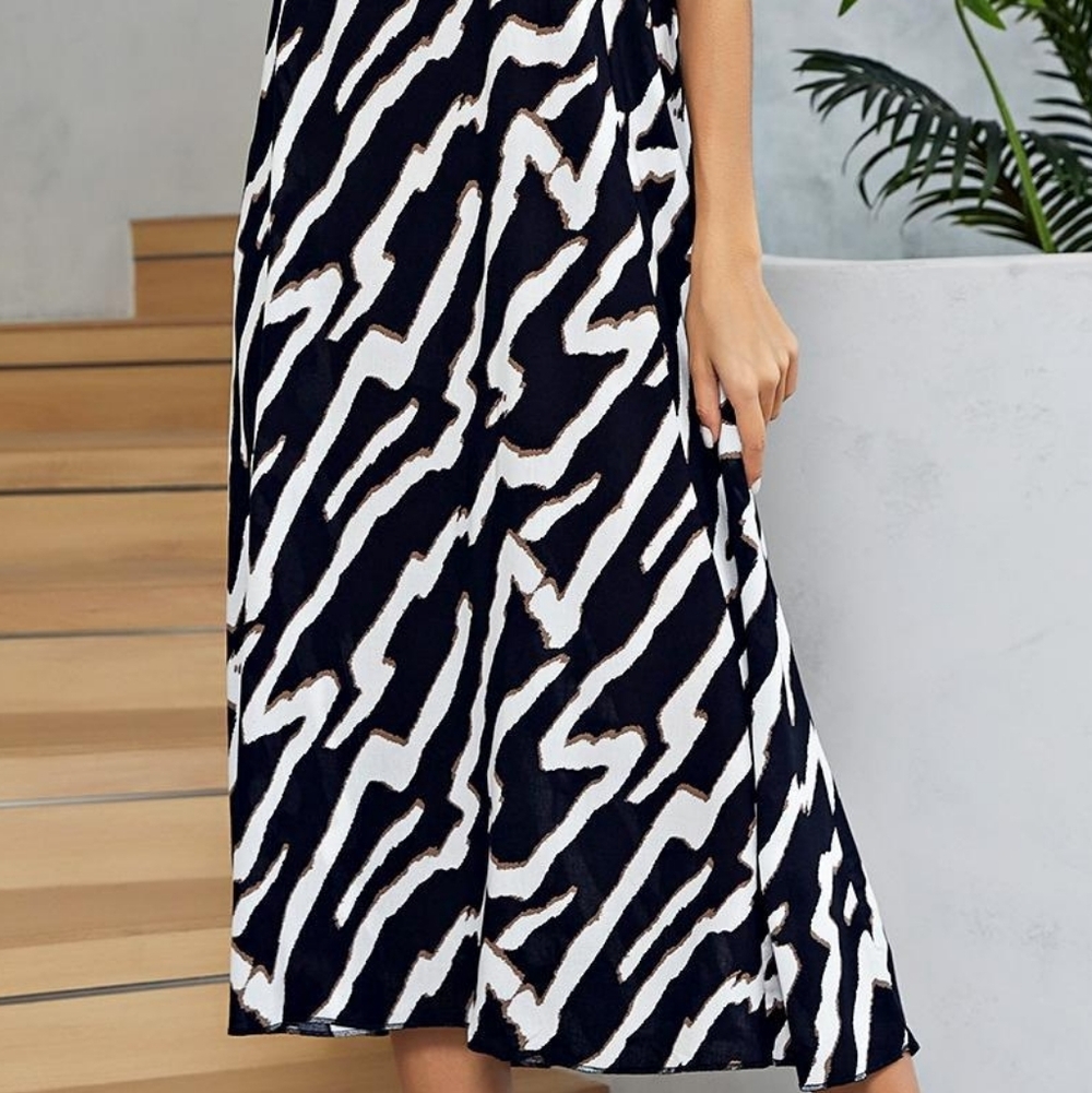 The Classic Contrast Midi Dress - Picture 7 of 10
